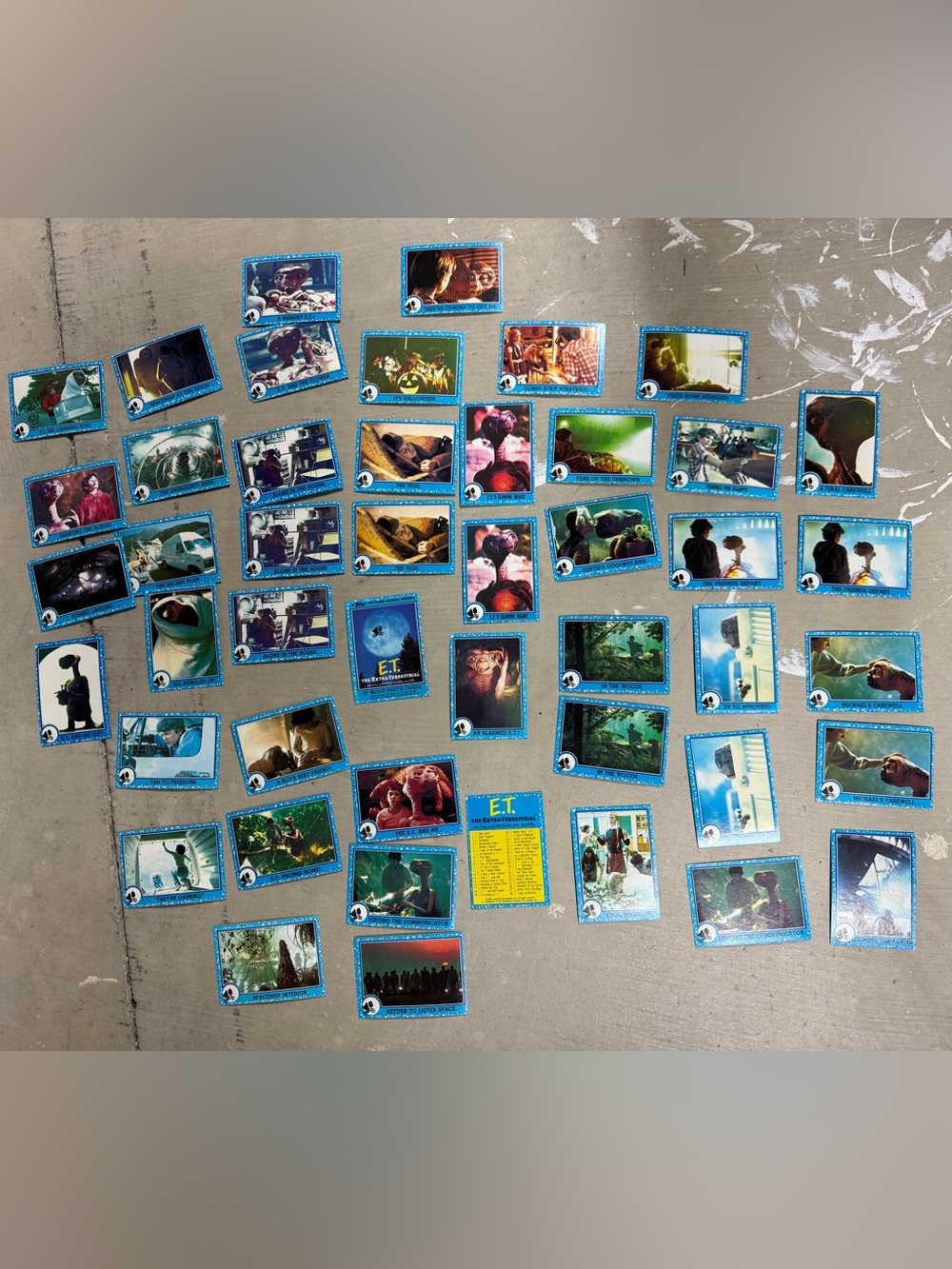 Vintage 1982 Universal City Studios E.T. Movie lot 47 Trading cards Extra Terres